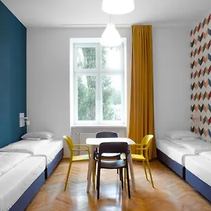  Hostel Atlantis