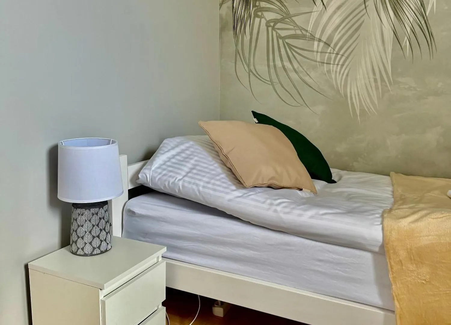 Blue Zone Apartment With Parking, Balcony And Garden Krakow